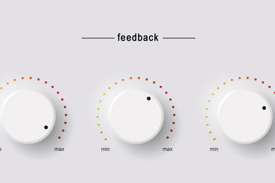 Image of three white knobs labeled feedback above. Each knob has a scale from min to max with red, yellow, and orange dots indicating levels. The knobs are turned to different positions along the scale.